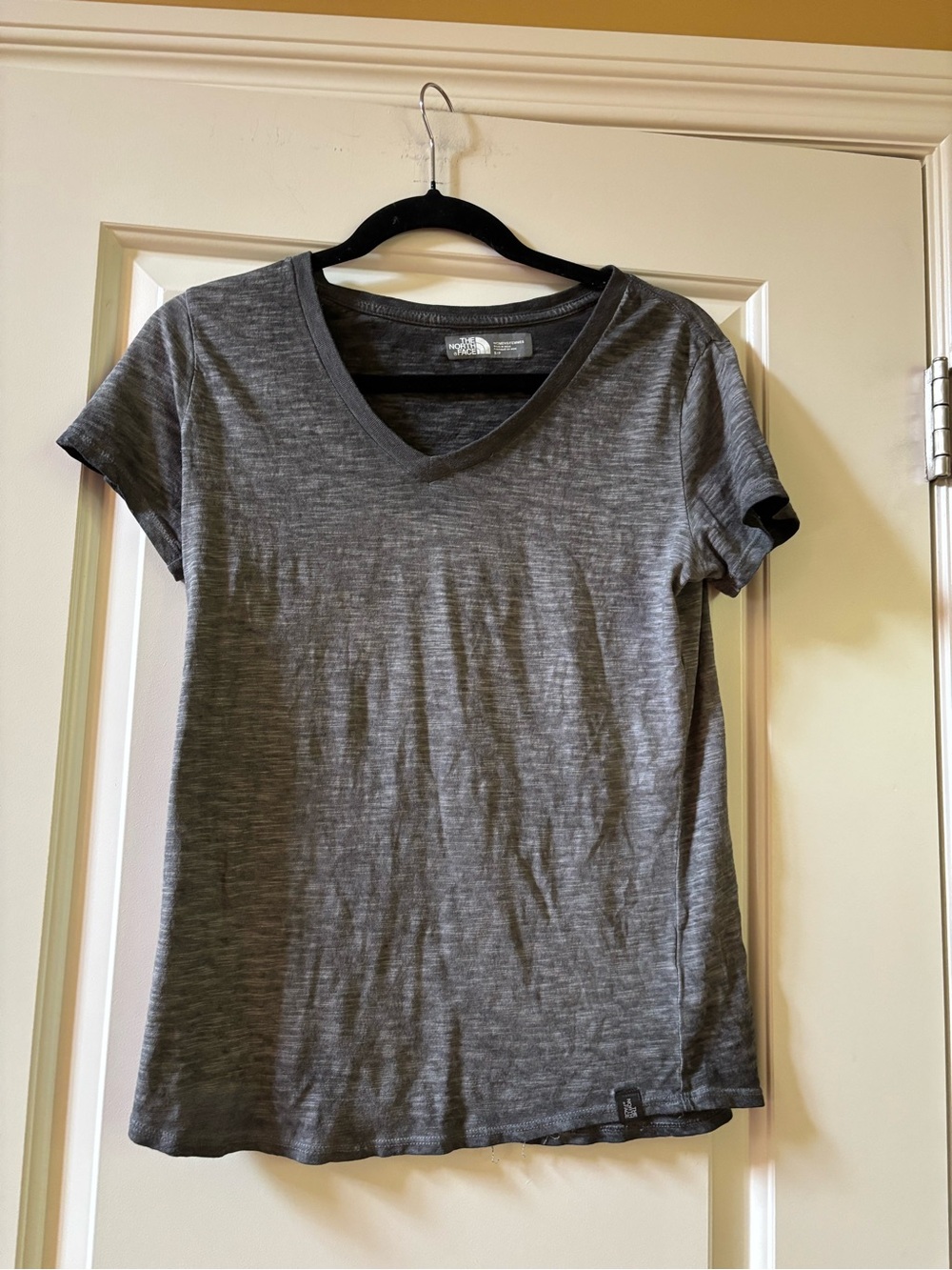 The North Face Heather Gray V-Neck Short Sleeve Tee